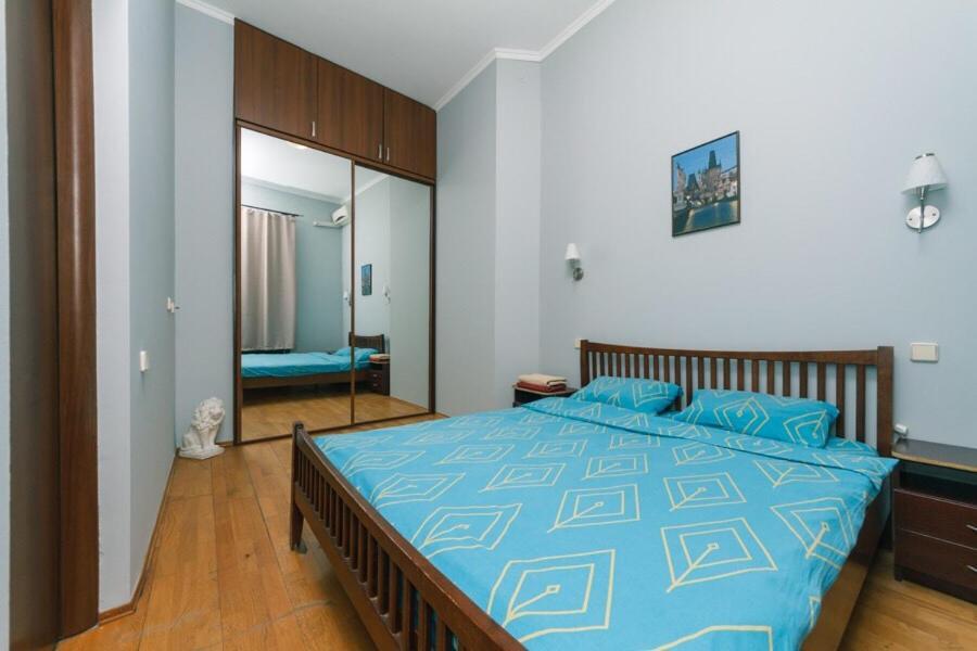 Apartments In Center Metro Olimpiyskay Velyka Vaselkivska Street Kyiv Exterior foto
